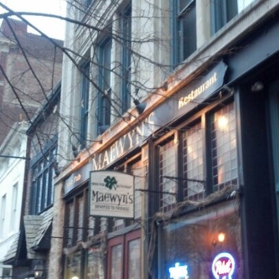 Foto tirada no(a) Maewyn&#39;s Irish Pub &amp; Restaurant por David A. H. em 12/8/2012
