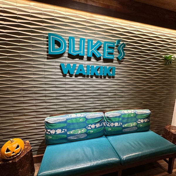 รูปภาพถ่ายที่ Duke&#39;s Waikiki โดย David A. H. เมื่อ 10/27/2023