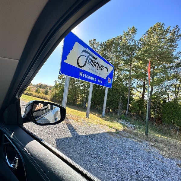 Kentucky / Tennessee State Line - Border Crossing