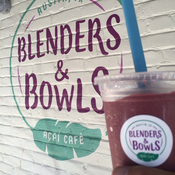 Photo taken at Blenders and Bowls by Kenichi W. on 9/17/2016