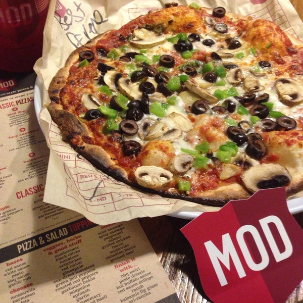 Photo taken at MOD Pizza by Kenichi W. on 9/19/2016