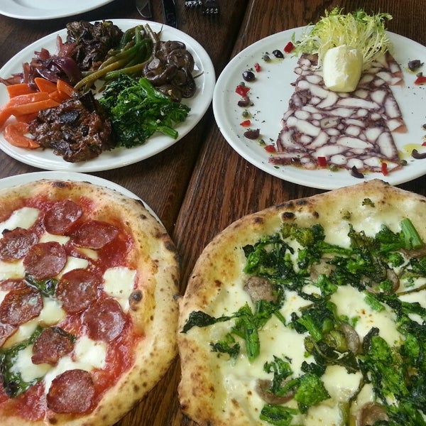 Photo taken at Pizzaiolo Primo by Mike R. on 8/11/2013
