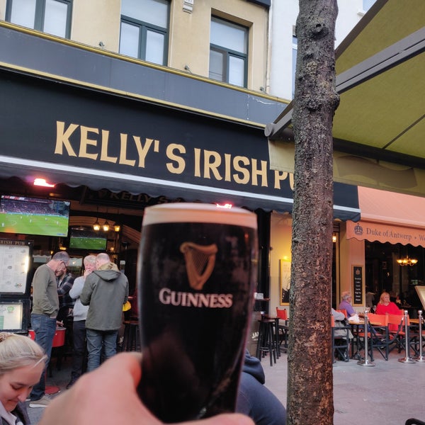 Foto diambil di Kelly&#39;s Irish Pub oleh Rob pada 10/12/2019