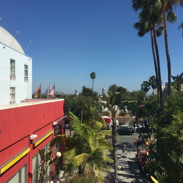 Photo prise au Ramada Plaza West Hollywood Hotel and Suites par Sebastien L. le7/15/2016