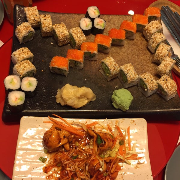Foto tirada no(a) oishii wok &amp; sushi por Patikia em 5/26/2019