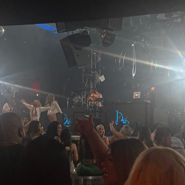 Foto tirada no(a) Drai&#39;s Nightclub por K D. em 9/4/2022