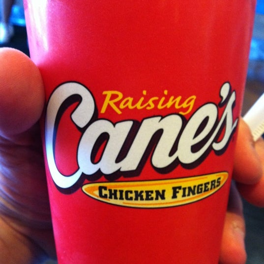 Снимок сделан в Raising Cane&#39;s Chicken Fingers пользователем Heath C. 10/6/2012