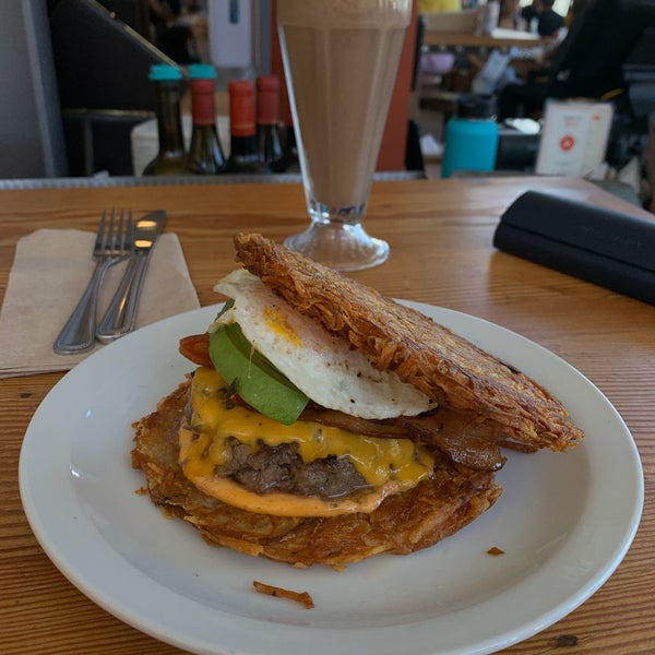 Снимок сделан в Cassell&#39;s Hamburgers пользователем Matt B. 7/14/2019
