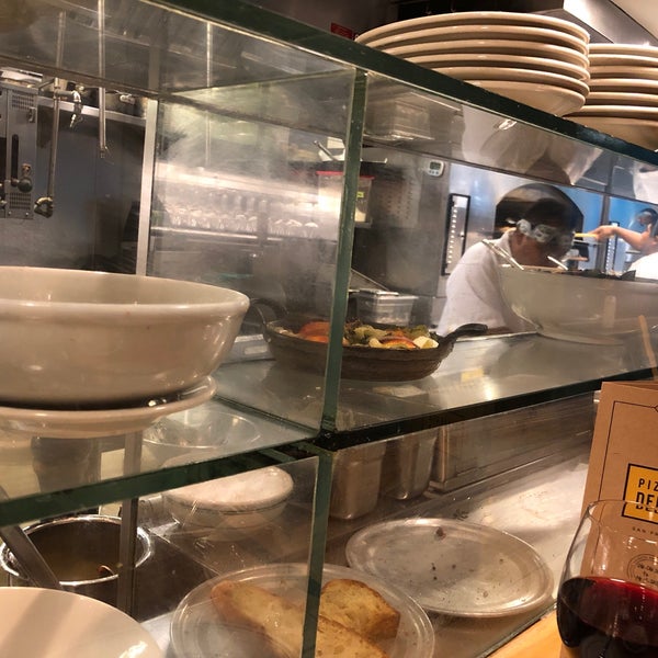 6/12/2018 tarihinde Rodney L.ziyaretçi tarafından Pizzeria Delfina'de çekilen fotoğraf