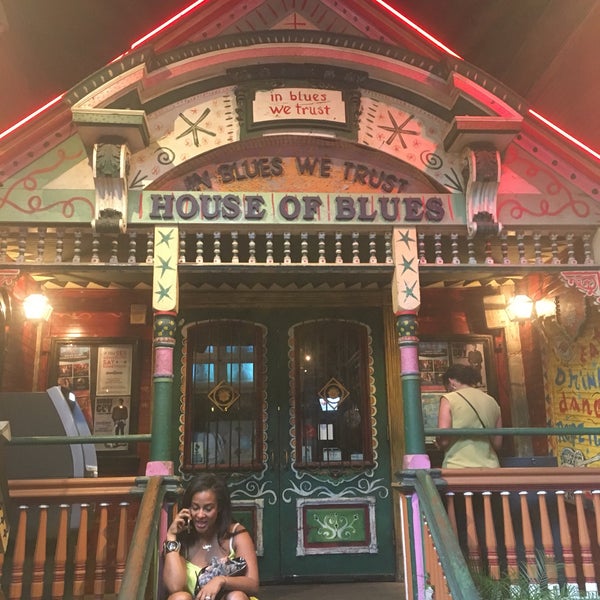 Foto tirada no(a) House of Blues Restaurant &amp; Bar por Erin R. em 9/27/2017