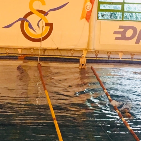 Foto tirada no(a) Galatasaray Ergun Gürsoy Olimpik Yüzme Havuzu por Fatih S. em 1/20/2019