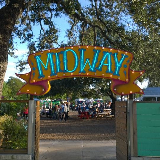 Foto tirada no(a) The Midway Food Park por Brian T. em 11/1/2014