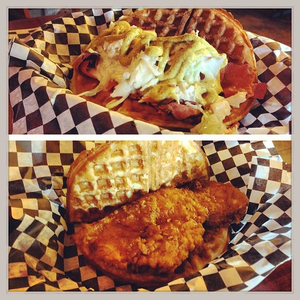 7/15/2013 tarihinde Harry C.ziyaretçi tarafından Butter And Zeus Waffle Sandwiches'de çekilen fotoğraf