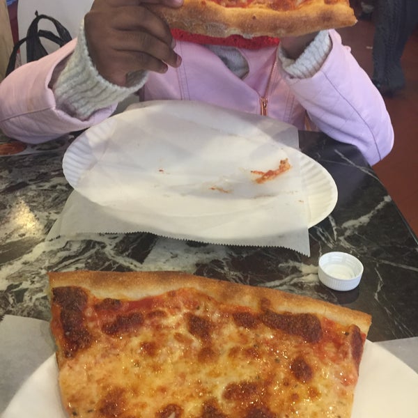 4/2/2016にAliがMy Little Pizzeriaで撮った写真