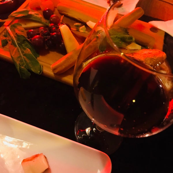 8/7/2018에 👑 EsrK👑님이 Cosy Wine &amp; Dine에서 찍은 사진