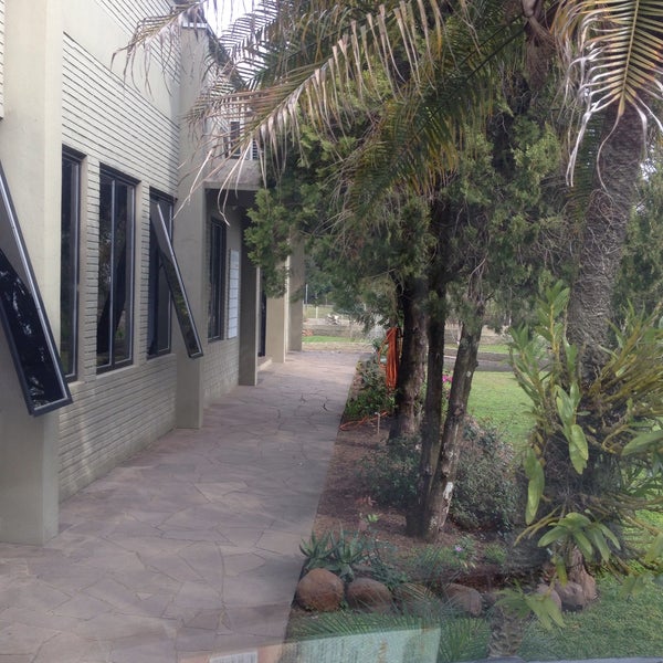 Bolsa Luz da Lua Monograma Marrom - Compre online Pixolé Calçados e  Acessórios