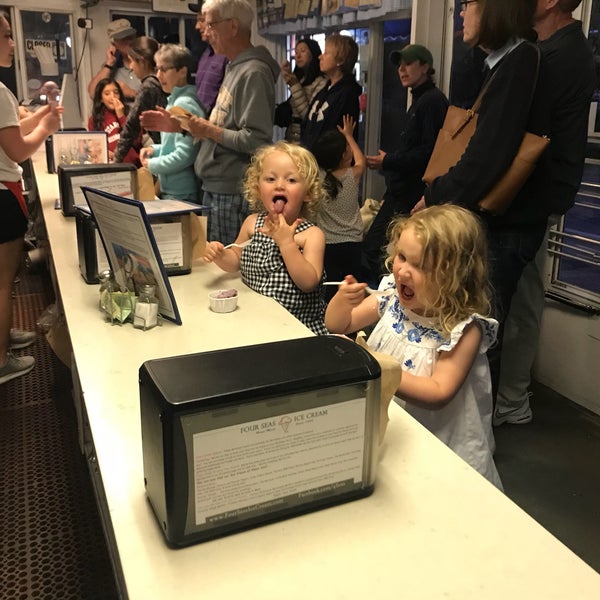 6/20/2018 tarihinde Polina K.ziyaretçi tarafından Four Seas Ice Cream'de çekilen fotoğraf