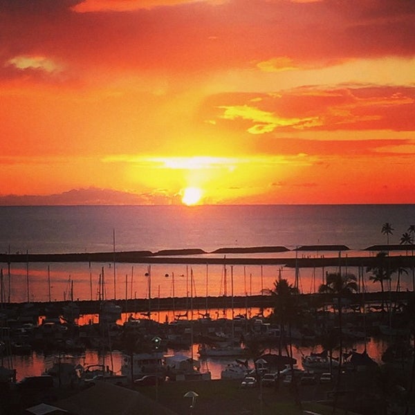 Photo taken at Waikiki Marina Resort at the Ilikai by Kaccho_man P. on 10/28/2014
