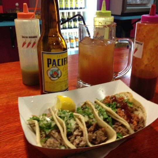 11/23/2012 tarihinde Arturo M.ziyaretçi tarafından Tacos Tacos'de çekilen fotoğraf