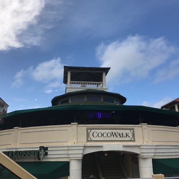 Foto tirada no(a) CocoWalk Shopping Center por Ksenia K. em 5/2/2017