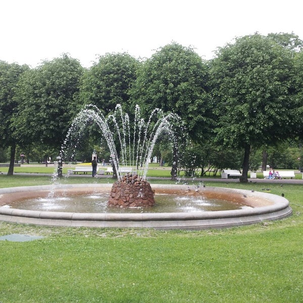 Парк у смольного