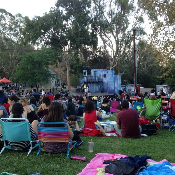 รูปภาพถ่ายที่ Griffith Park Free Shakespeare Festival โดย frenchmaidrobot เมื่อ 8/31/2014