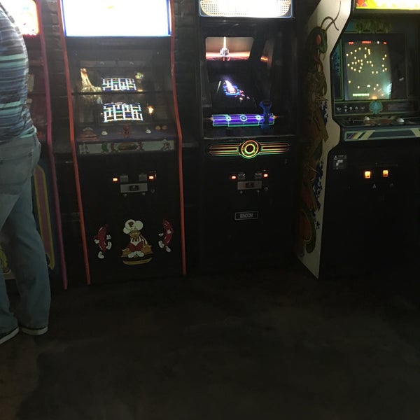 รูปภาพถ่ายที่ The 1UP Arcade Bar - LoDo โดย Jimmy เมื่อ 9/10/2017