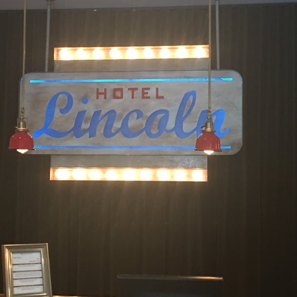 Foto diambil di Hotel Lincoln oleh Jimmy pada 10/25/2016