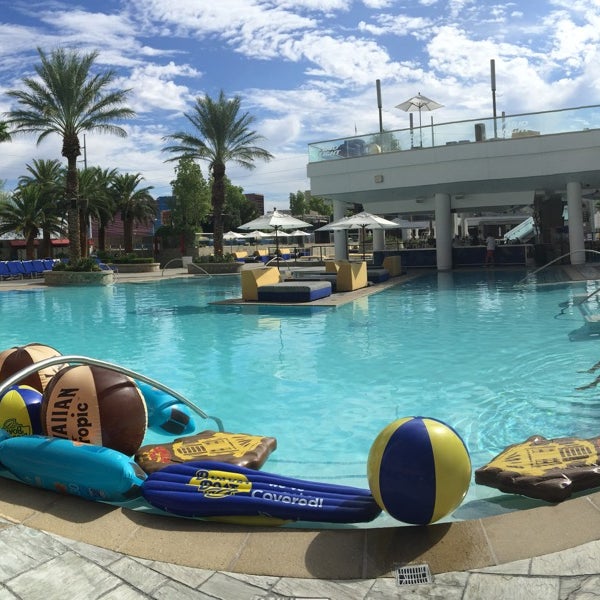 9/13/2015 tarihinde Jose Antonio S.ziyaretçi tarafından Palms Pool &amp; Dayclub'de çekilen fotoğraf