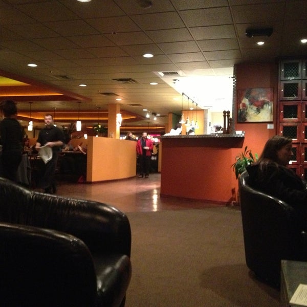 2/23/2013 tarihinde Judy K.ziyaretçi tarafından Suite 100 Restaurant, Bar &amp; Lounge'de çekilen fotoğraf