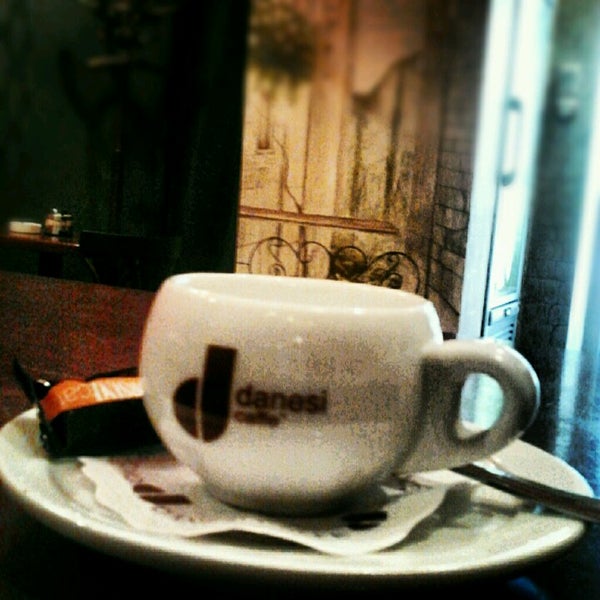 10/1/2012 tarihinde Ксюшаziyaretçi tarafından Caffeine'de çekilen fotoğraf