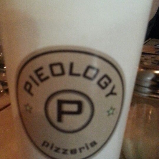 3/31/2013 tarihinde Archie J.ziyaretçi tarafından Pieology Pizzeria'de çekilen fotoğraf