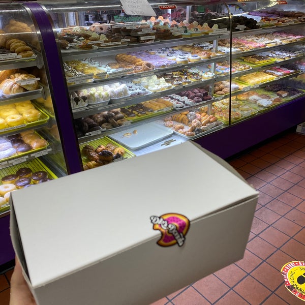 Das Foto wurde bei DK&#39;s Donuts and Bakery von Toren S. am 11/19/2020 aufgenommen