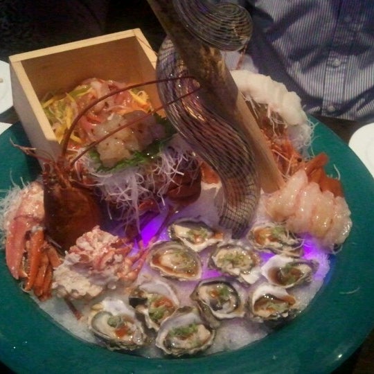 12/25/2012 tarihinde Michelle Y.ziyaretçi tarafından Nishiki Hibachi &amp; Sushi Restaurant'de çekilen fotoğraf