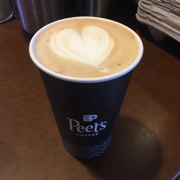 Снимок сделан в Peet&#39;s Coffee &amp; Tea пользователем Monica 2/12/2018