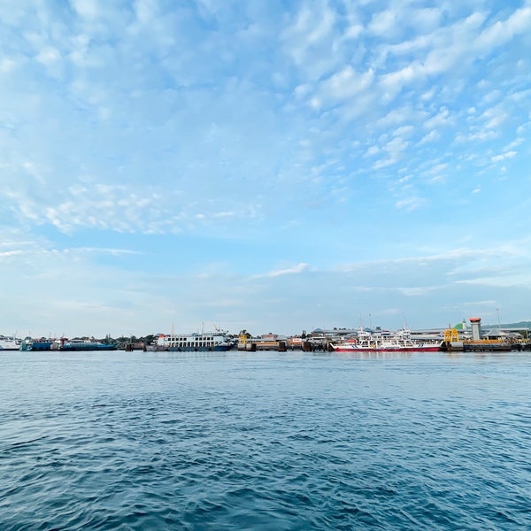 Photo taken at Pelabuhan Penyeberangan Ketapang by Isdijono on 12/22/2021