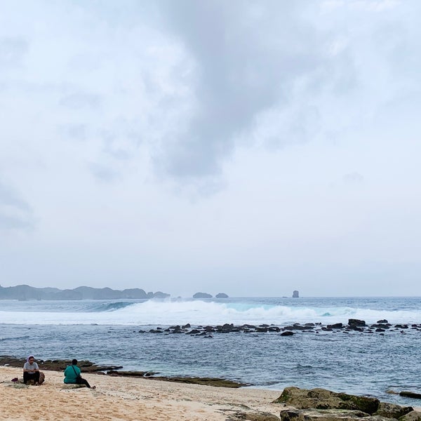 Wisata Alam Goa Cina Beach