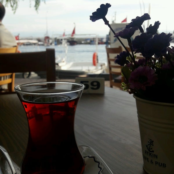 Foto scattata a Liman Cafe &amp; Bar da MİHRİBAN A. il 9/29/2016