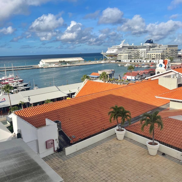Foto diambil di Renaissance Aruba Resort &amp; Casino oleh Justin G. pada 11/29/2021