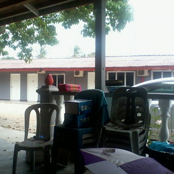 Comel Beach Resort Pengkalan Balak Masjid Tanah Melaka