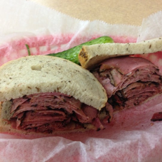 Photo taken at Pomperdale - A New York Deli by Foodporn1 on 10/18/2012