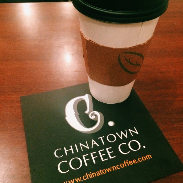 Foto tirada no(a) Chinatown Coffee Company por Katrina A. em 12/13/2014