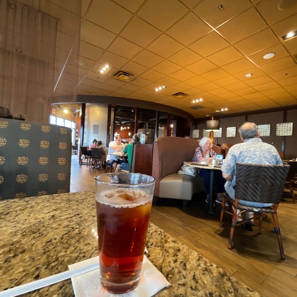 Baker's Crust American Restaurant in Chesapeake