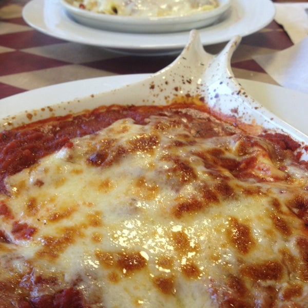 Снимок сделан в Enzo&#39;s Pizza &amp; Pasta пользователем Austin C. 8/2/2013