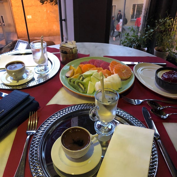 Das Foto wurde bei The Sofa Hotel Nişantaşı von Çağrı T. am 9/30/2018 aufgenommen