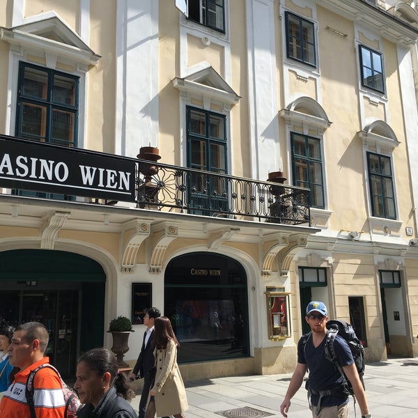 รูปภาพถ่ายที่ Casino Wien โดย JK G. เมื่อ 4/17/2016