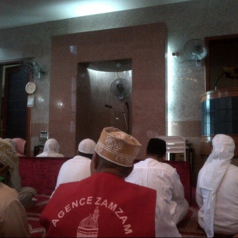 Photo taken at Masjid Jin by Hendri T. on 10/13/2012