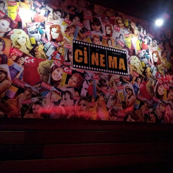 รูปภาพถ่ายที่ Cinema Cafe &amp; Bar โดย Cem Y. เมื่อ 6/22/2013