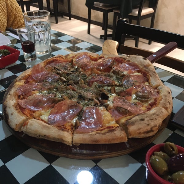 Foto diambil di Napoli Pizza &amp; Pasta oleh Daniel M. pada 10/11/2019