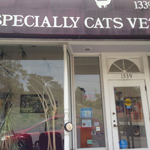 Foto tirada no(a) Especially Cats Veterinary Hospital por Rich D. em 8/22/2013